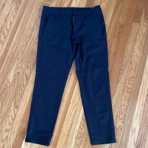 Lululemon Commission Slim-Fit 30” Warpstreme; size 33 waist; used lightly